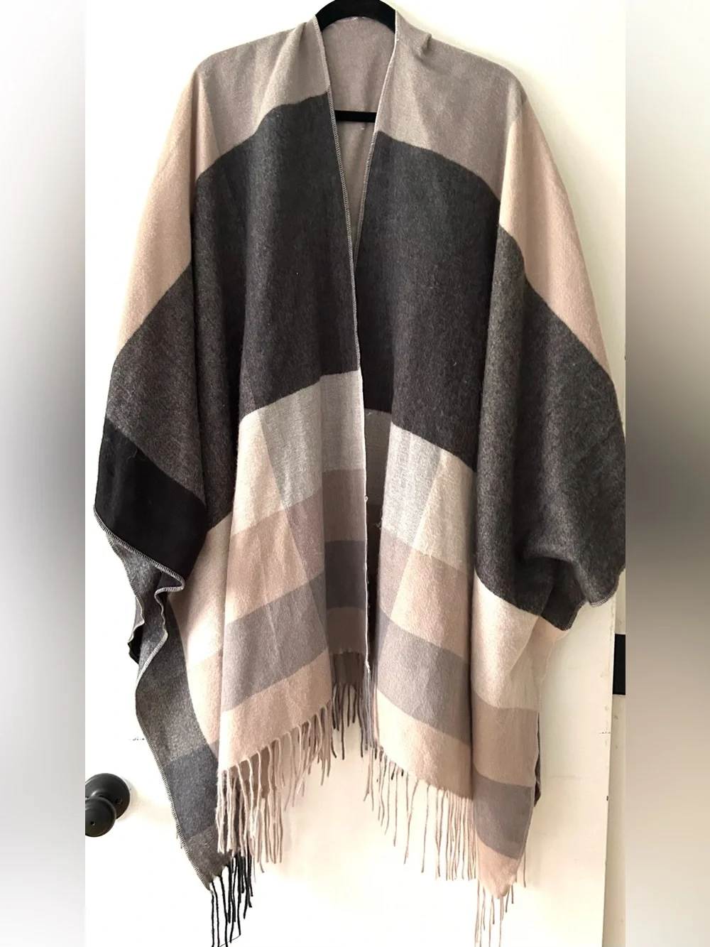 Wrap/Cape - Picture 1 of 6